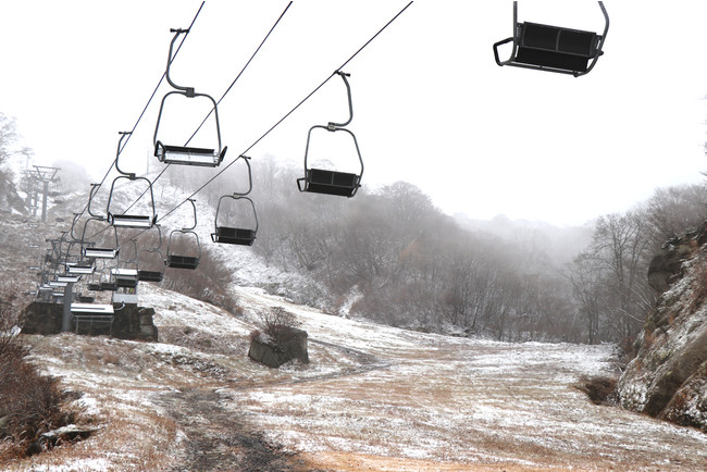 グランスノー奥伊吹「初冠雪」！標高１０００m以上のスキー場のゲレンデが「雪化粧」！スキー場は１２月１８日（土）オープン予定！のサブ画像2