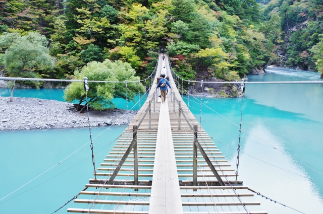 青い海の間を緑の島へとのびる1本の橋。渡ってみたい 日本の橋ランキング1位は「角島大橋」のサブ画像8
