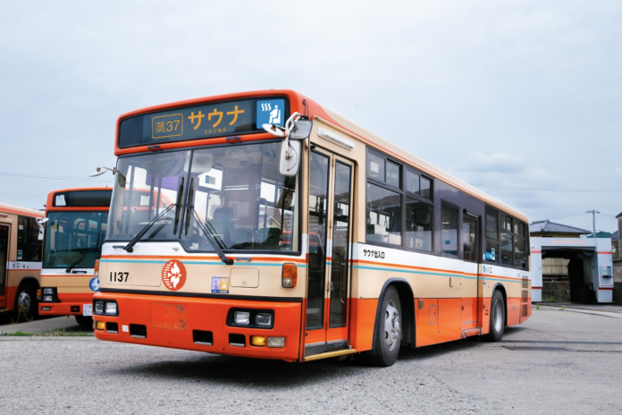 引退した路線バスを使って【移動型サウナバス「サバス」】を製作！のメイン画像