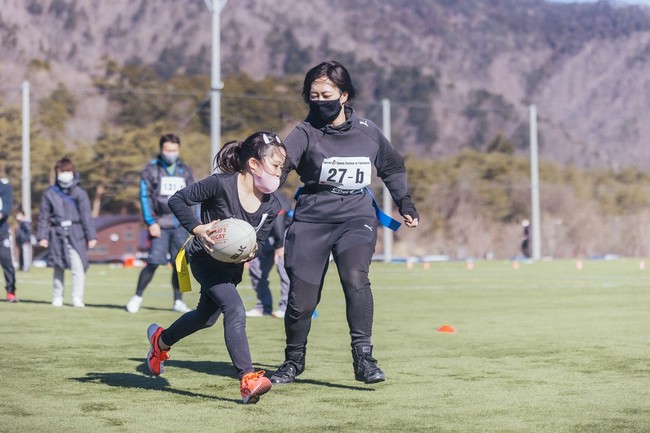 総勢380名の親子が、桐生祥秀と50ｍでガチ勝負！Sprint 50 Sports Festival in Yamanashiのサブ画像5_親子で一緒に挑戦！ラグビー・チャレンジ