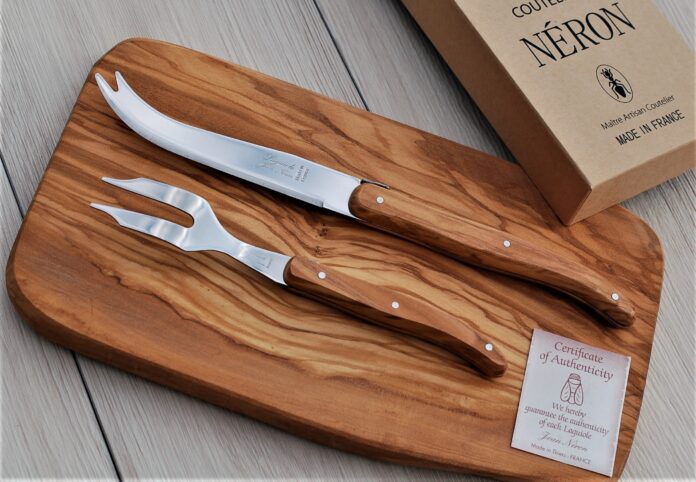 天然オリーブハンドルのチーズナイフとフォークのセット　ギフトにも最適なハイグレード紙製ＧＩＦＴ箱いりのメイン画像