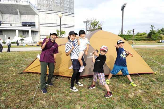 【国際自然環境アウトドア専門学校】新潟県スポーツ公園で初めての試み「都市公園でテント宿泊するキャンプ」を、キャンプ未経験のファミリー向けに開催のメイン画像