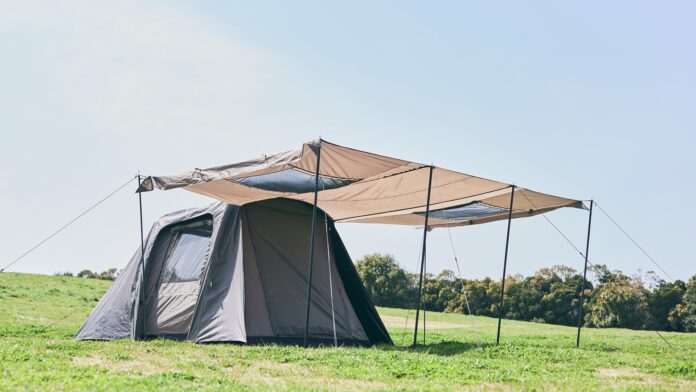 キャンプ用品ブランドM.W.Mから、新型エアーテントシェルター【READY Tent 2】が登場！のメイン画像