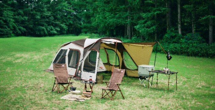 コールマン、一年中快適なキャンプが楽しめるマスターシリーズから2-3人用のコンパクトな「4Sワイド 2ルームトリオ」登場のメイン画像