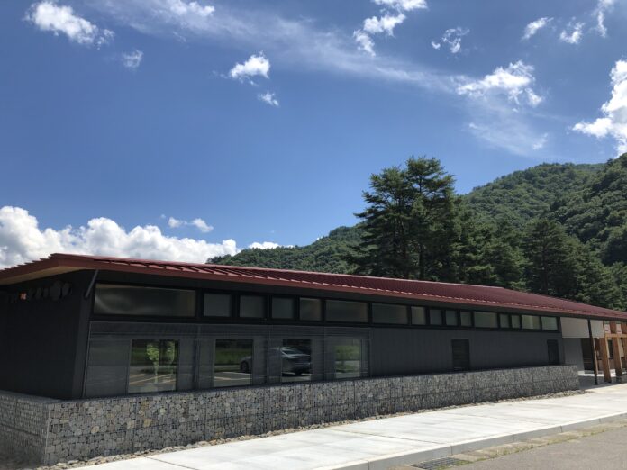 長野県・木曽福島の新たな発信拠点御嶽山の歴史・麓の文化を学ぶ『御嶽⼭ビジターセンター』が開業のメイン画像
