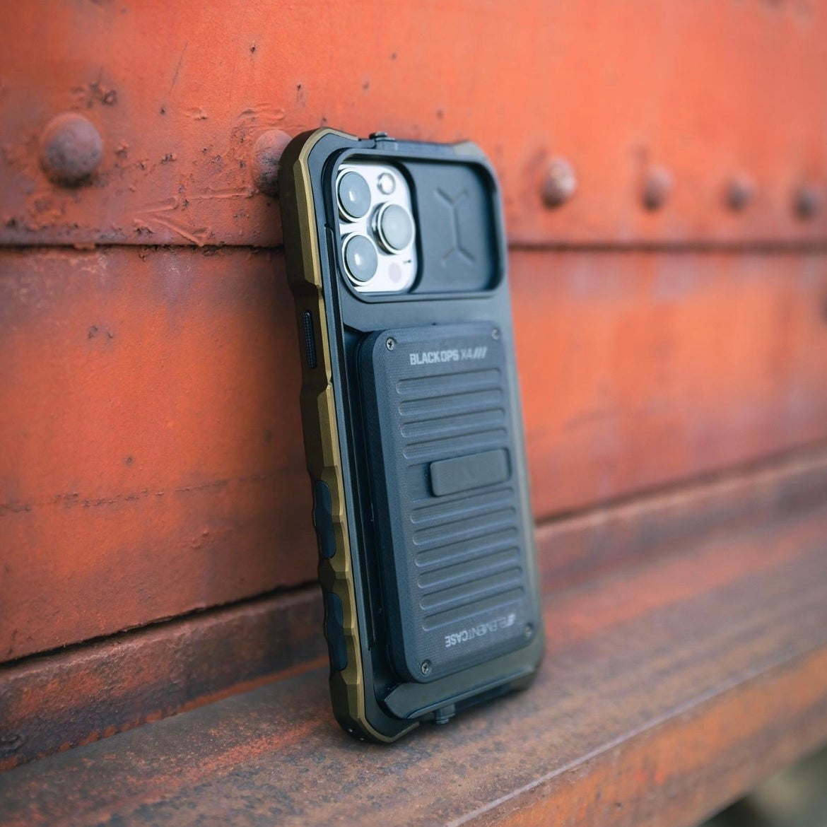 エレメントケース（ELEMENT CASE）から、軍事規格の装甲性能を持つiPhoneケース「Black Ops iPhone Case」が発売。のサブ画像3