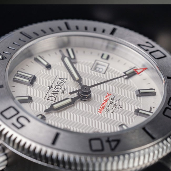 スイス時計ブランド「DAVOSA（ダボサ）」より、進化を遂げたダイバーズウォッチ「アルゴノーティック ルミス」が再び登場のサブ画像4_ベゼルに新素材「BEYOND STEEL®」を採用した「ステンレス」