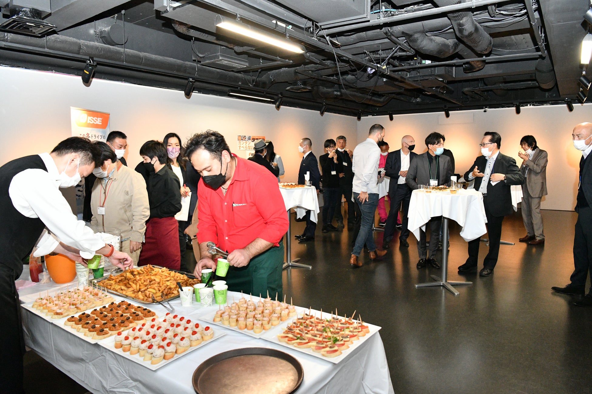 布製タイヤチェーンの「イッセ・スノーソックス」、CEOが来日しプレスイベントを開催!!のサブ画像11_セミナーの後にはスペイン料理を囲んでの懇親会を開催。美味しいお料理に舌鼓。
