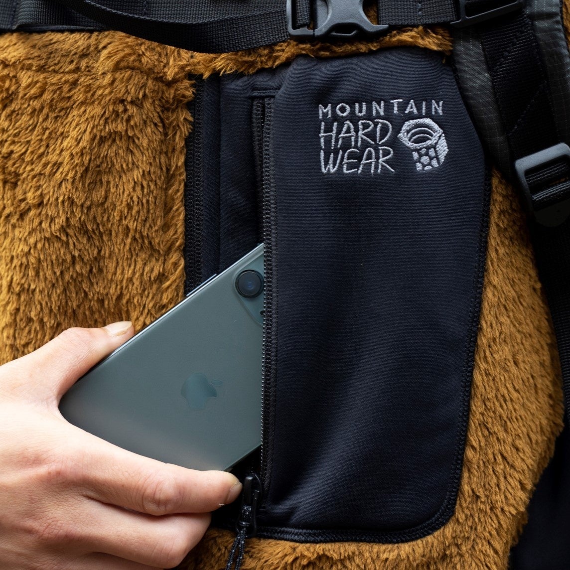 MOUNTAIN HARDWEARの注目コレクション【Hi-Camp Collection】が発売開始のサブ画像5_ショルダーハーネスに干渉しにくい胸ポケット