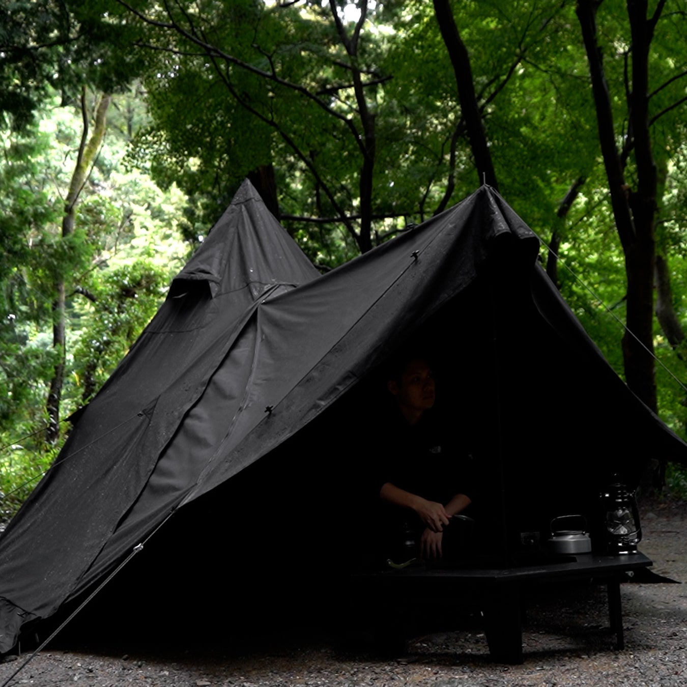 確かな存在感で渋いソロキャンプを。黒いワンポールTCテントが数量限定で予約販売を開始！のサブ画像2