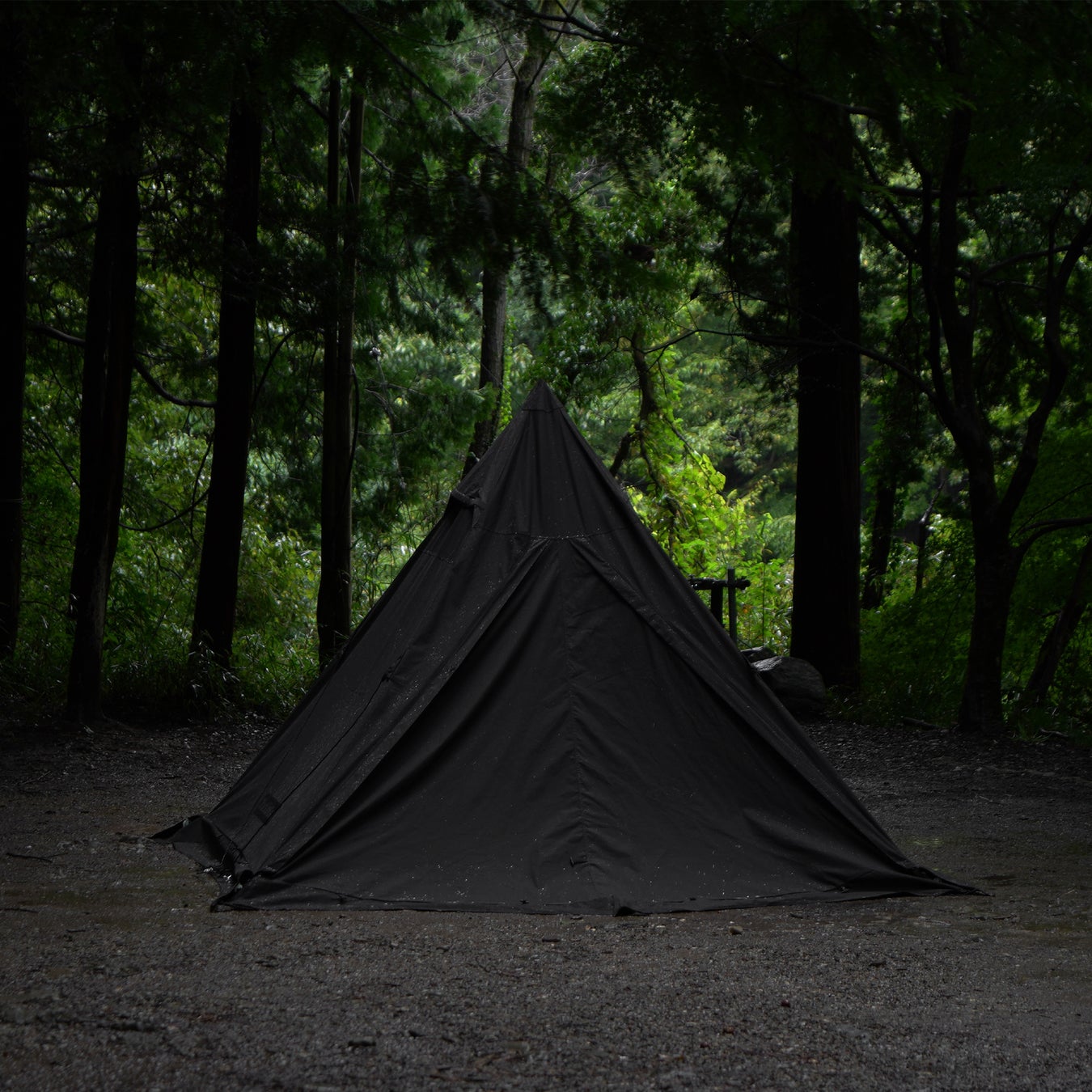 確かな存在感で渋いソロキャンプを。黒いワンポールTCテントが数量限定で予約販売を開始！のサブ画像6