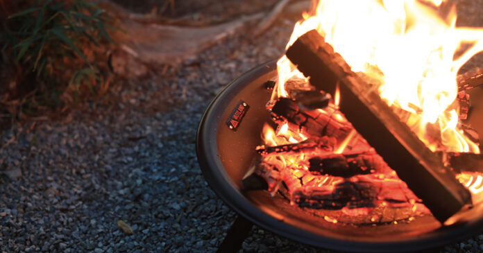 キャンプ・アウトドア用品ブランド「VASTLAND」、脚を広げるだけ10秒で設営できる焚き火台「アウトドアファイヤーピット」を2022/12/10（土）に発売 のメイン画像