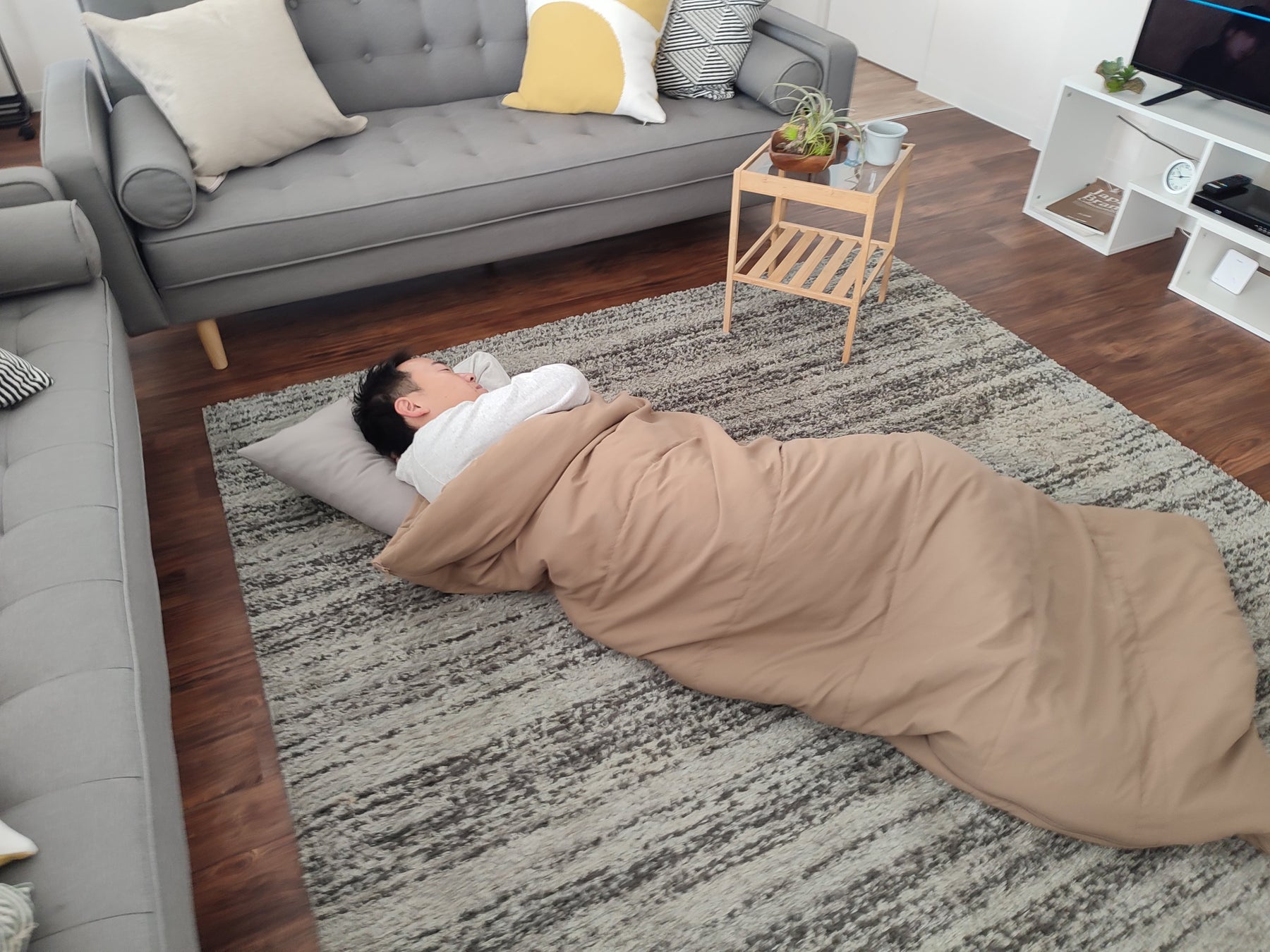 リビングで寝袋！？ごろごろしたい時にピッタリの「ごろねぶくろん」。寝袋としてだけではなく、クッションとしても使える万能アイテム！のサブ画像6