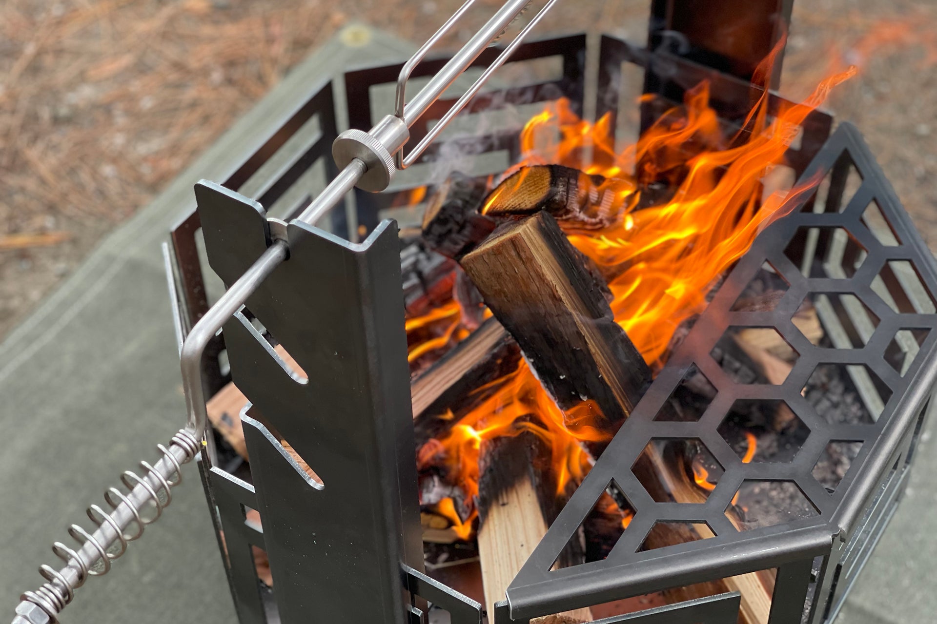 お肉をグルグル回して焼ける焚火台『インフィニティ肉焼きセット』が登場。CAMPFIREにて12月20日から先行発売開始のサブ画像7