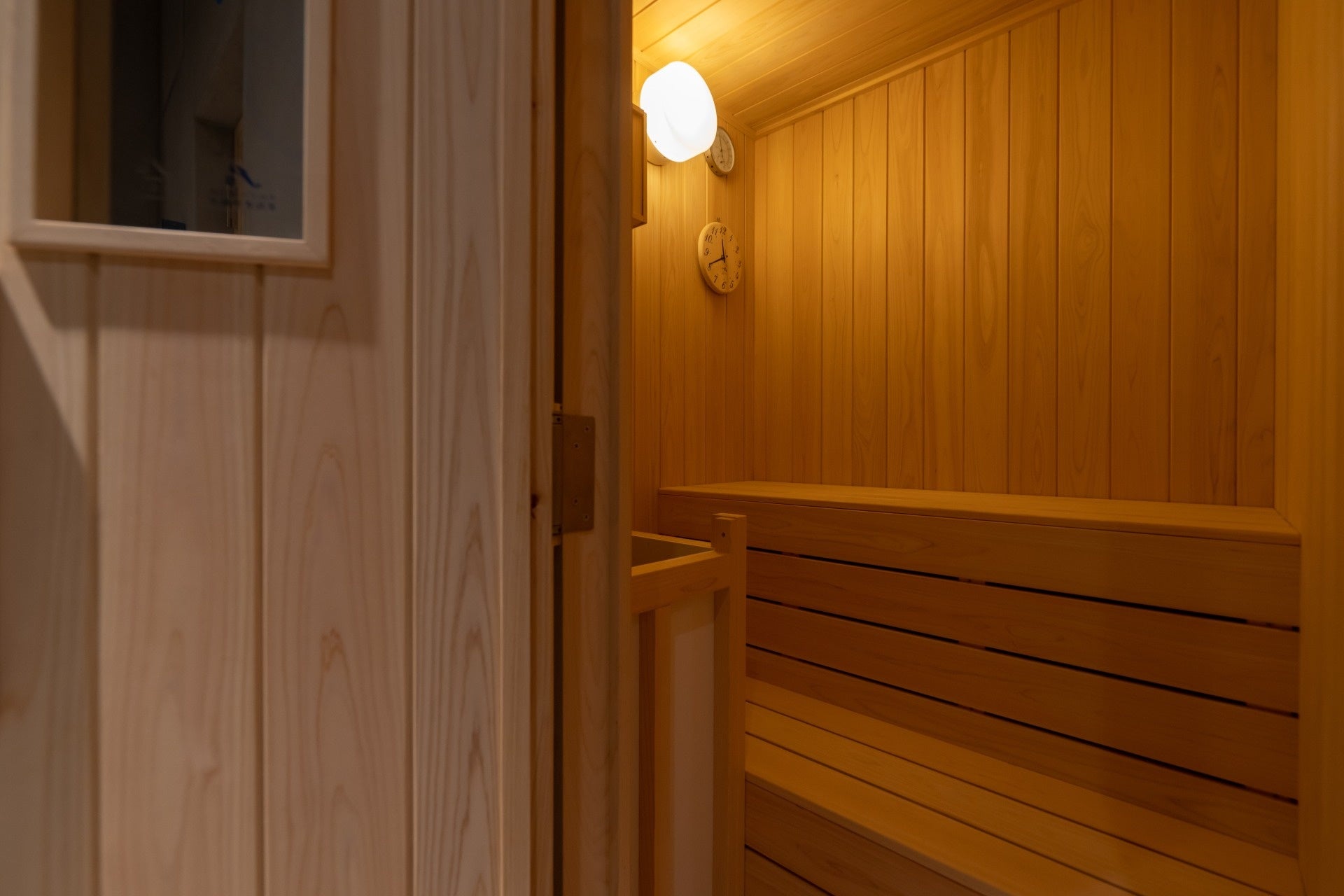 都心の躍動を支える名古屋で、仕事終わりに“ととのう”。水風呂付き男性専用個室サウナ「ROUTINE」が2023年1月4日（水）に丸の内でグランドオープン。のサブ画像10_サウナ内