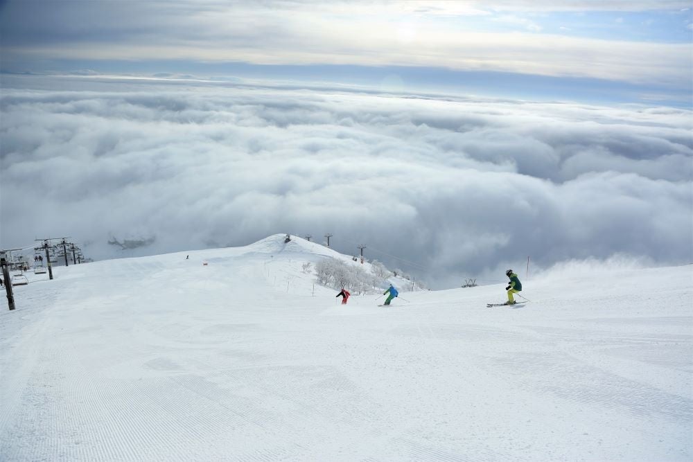 白馬八方尾根スキー場 北尾根エリアにスノーパーク 『HAPPO PARKS  NATURES』が新たに登場！のサブ画像6_雲海を見下ろすゲレンデ