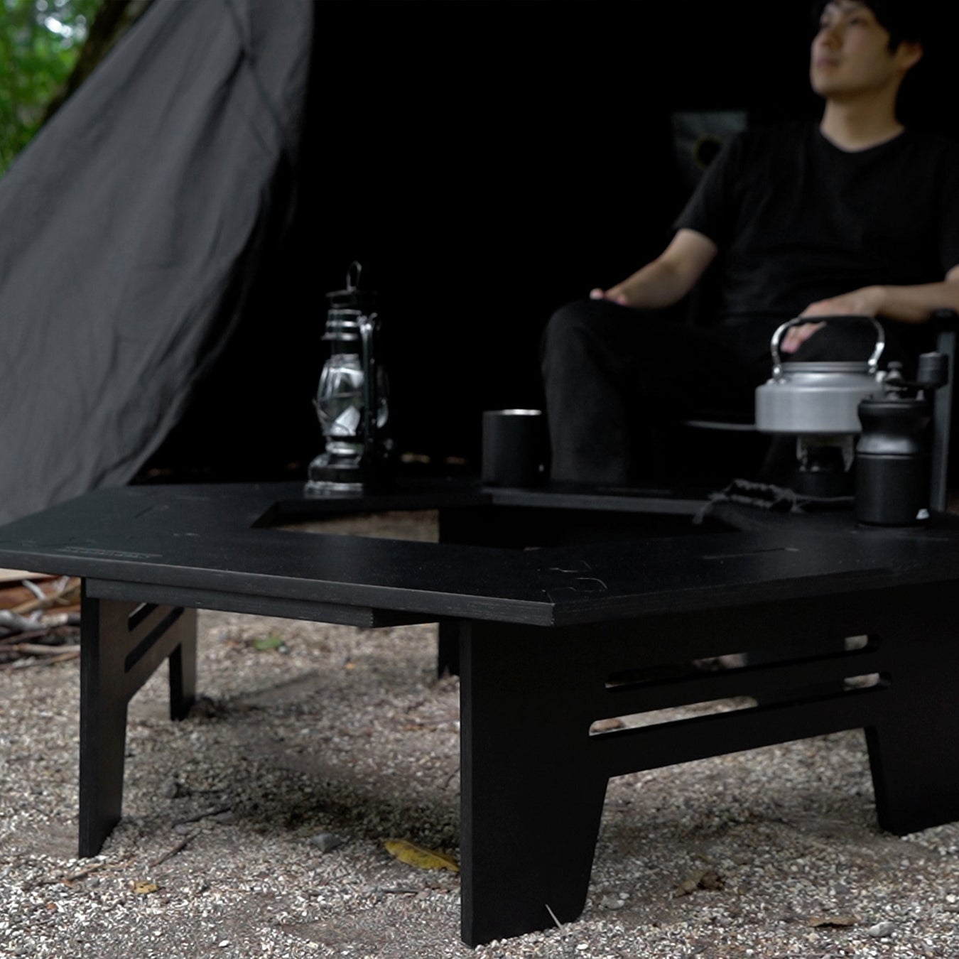 ウッドを黒く染め上げたオールブラックのヘキサテーブルが200個限定生産にて予約販売を開始！のサブ画像3