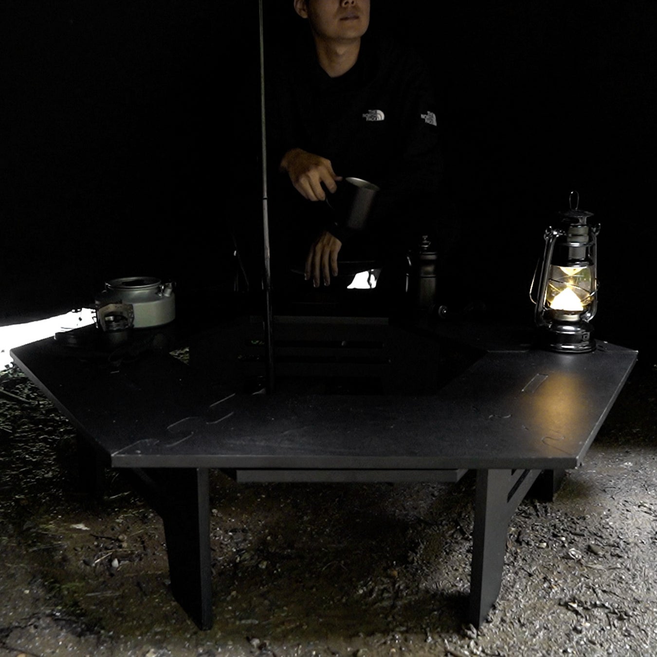 ウッドを黒く染め上げたオールブラックのヘキサテーブルが200個限定生産にて予約販売を開始！のサブ画像5