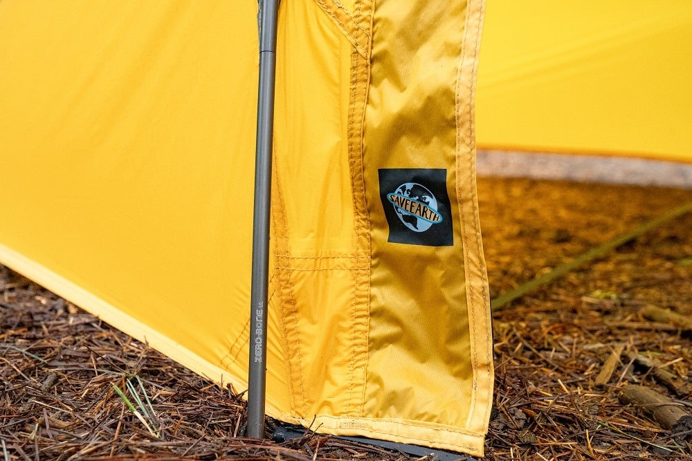 ライトバックパッカー向けアウトドアブランド ZEROGRAM、ミニマルキャンプでのユニークな基地作りに新たな提案 ／ 3月18日に新型テント2種を同時発売のサブ画像9_「SAVE EARTH」ロゴがついたフライ