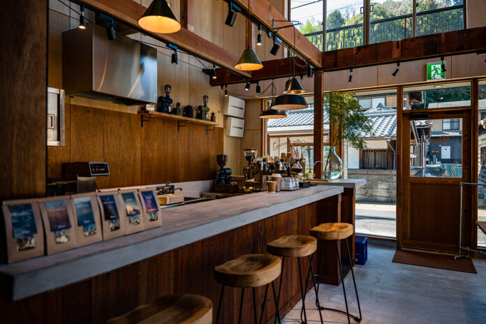 年間10万人が訪れる京都の大規模キャンプ場「笠置キャンプ場」隣接。アウトドアを通じて様々な人が交流し、また新たな扉が開くコーヒースタンド「Doors Coffee Roastery」がプレオープン。のメイン画像