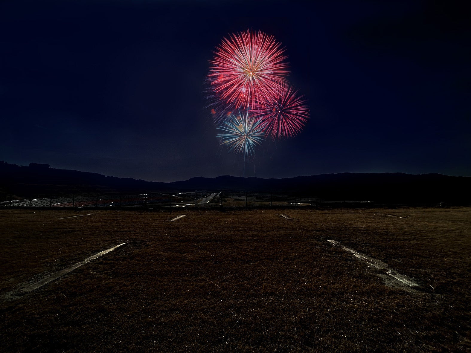 オートポリスで１万発の打ち上げ花火！「天空 ｄｅ ＨＡＮＡＢＩ」ＣＲＯＳＳ ＤＲＯＮＥ ＦＡＮＴＡＳＩＡを５月３日（水・祝）に開催！のサブ画像10_キャンプエリアDイメージ