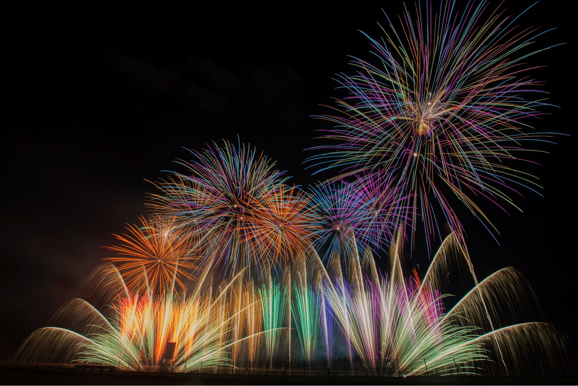 オートポリスで１万発の打ち上げ花火！「天空 ｄｅ ＨＡＮＡＢＩ」ＣＲＯＳＳ ＤＲＯＮＥ ＦＡＮＴＡＳＩＡを５月３日（水・祝）に開催！のサブ画像4_グランドスタンド２