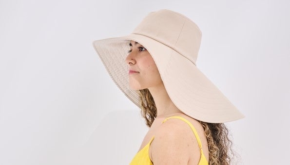 木陰を作るようなつばの大きさを持つUVカット帽子発売開始のサブ画像10_エポカル　紫外線対策用　つばの長い日よけ帽子