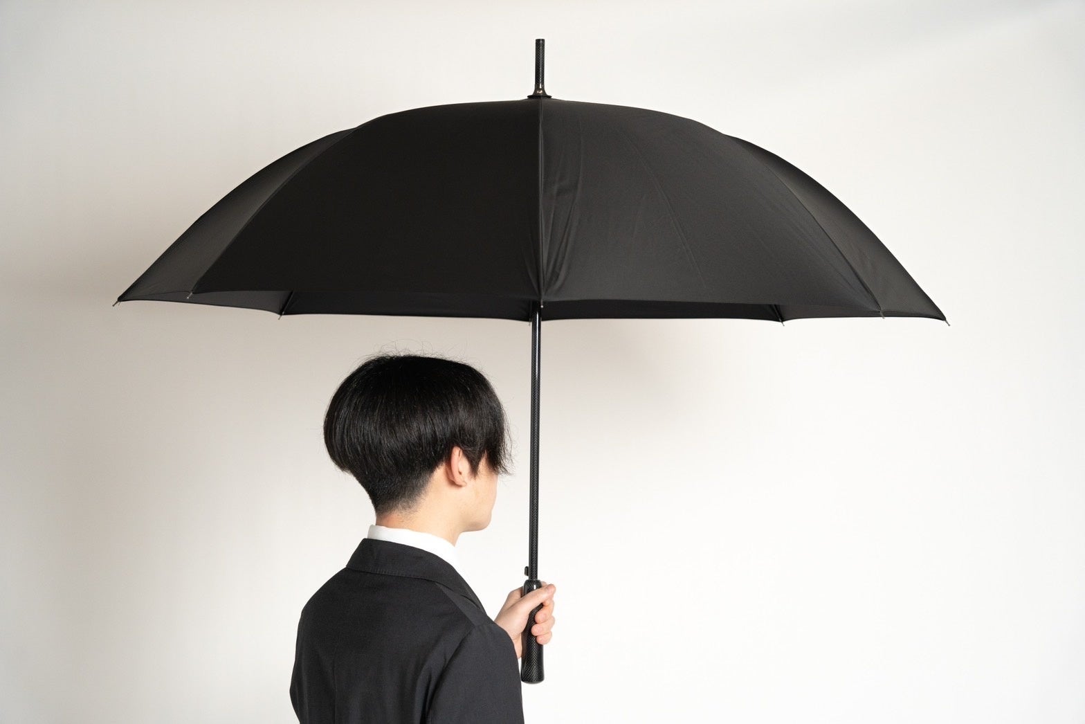 カーボンファイバー製の紳士傘「Carbrella(カーブレラ)」クラウドファンファンディング「GREEN FUNDING」で5月12日(金)～6月15日(木)先行販売を実施！のサブ画像3