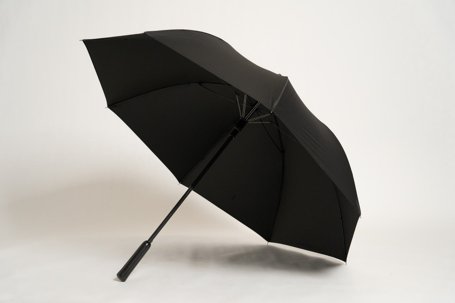 カーボンファイバー製の紳士傘「Carbrella(カーブレラ)」クラウドファンファンディング「GREEN FUNDING」で5月12日(金)～6月15日(木)先行販売を実施！のサブ画像4