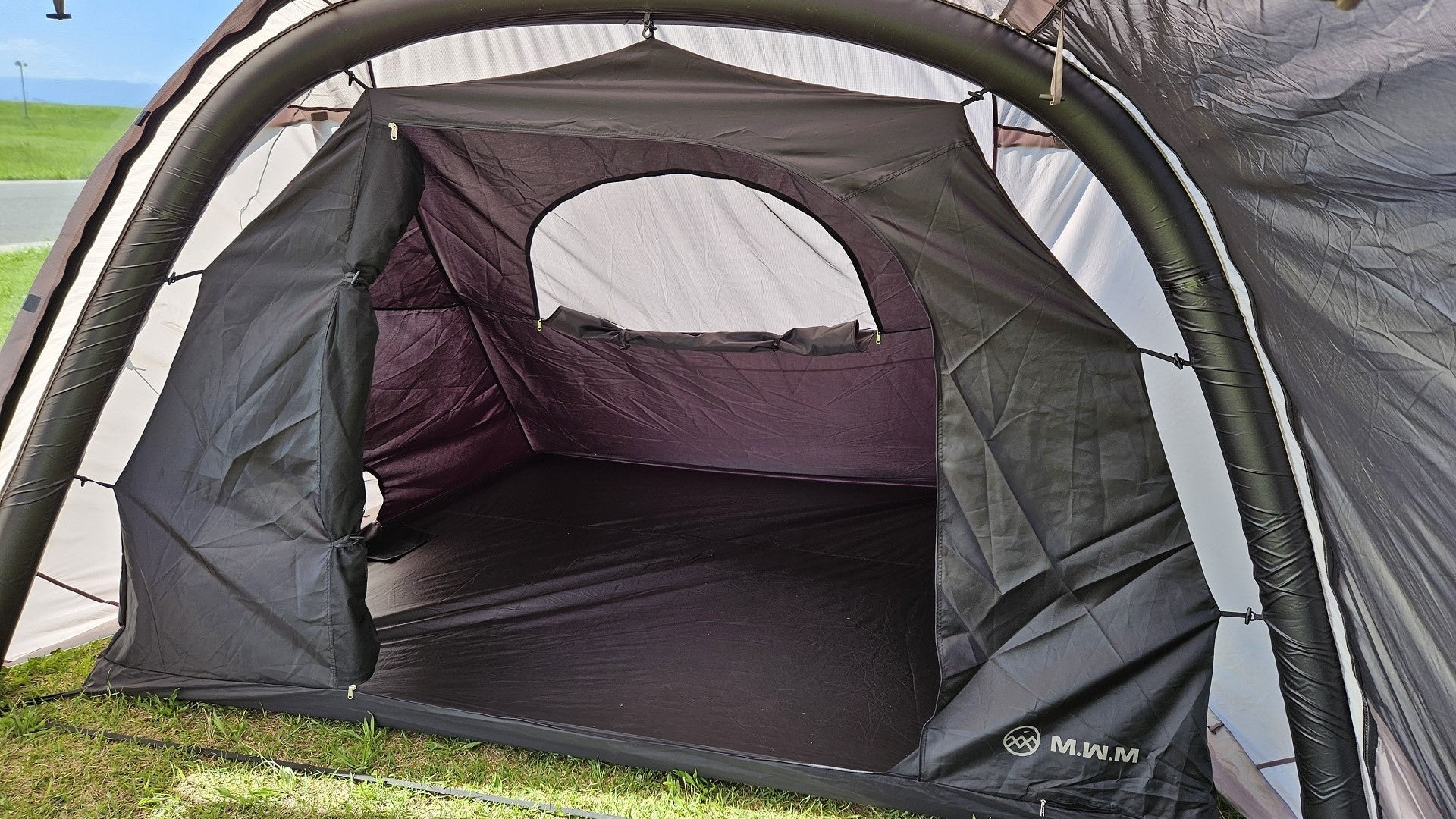 キャンプ用品ブランドM.W.Mから、新型２ルームエアーテント【READY Tent -Airvan-】が登場！のサブ画像4