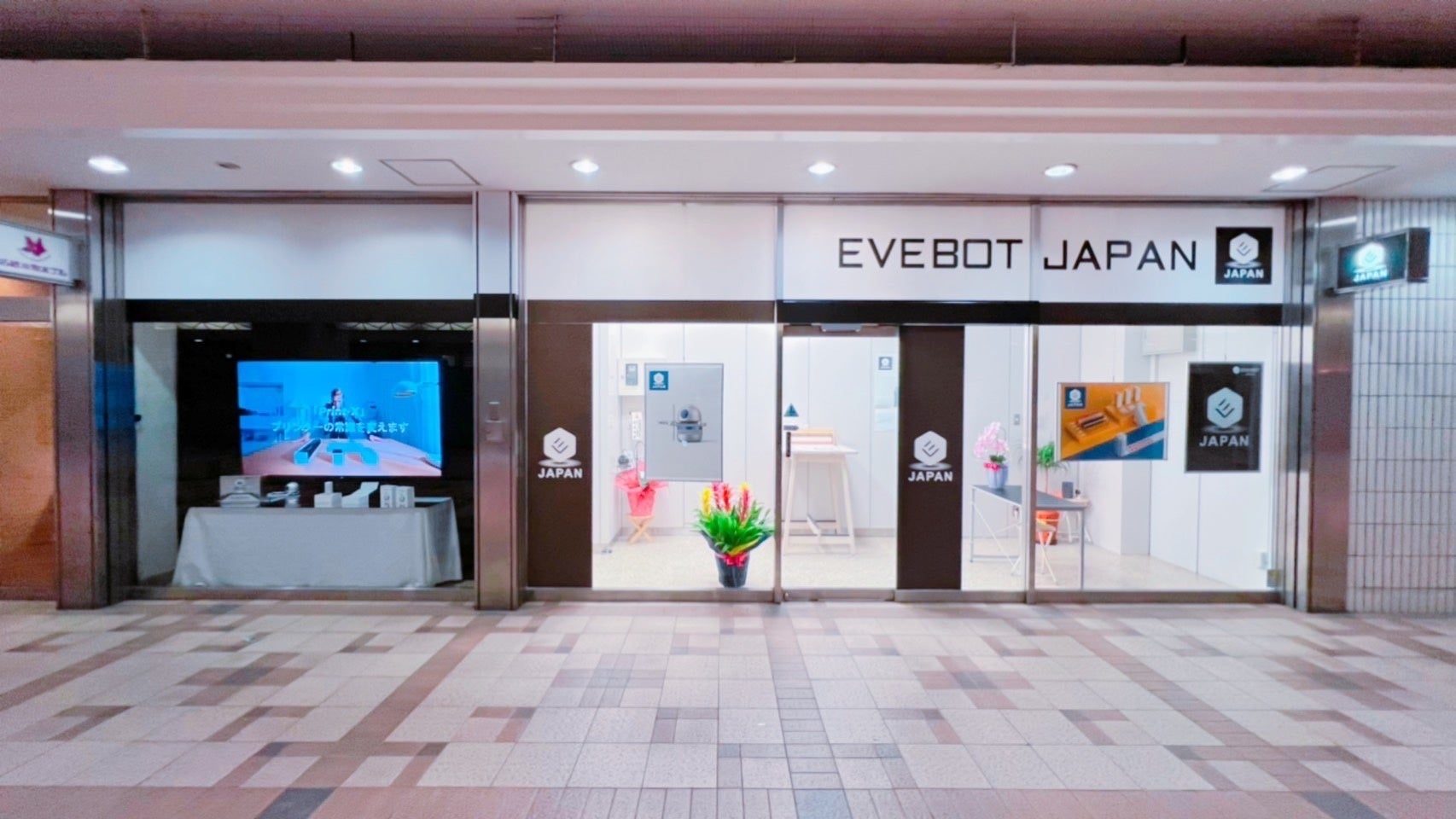大きな荷物を“簡単外付け”、自転車ヘルメットの盗難防止にも役立つ！バックパック拡張ロープ「スパイダーネット」の販売が好調！のサブ画像12_名鉄小牧駅のアーケードにある「EVEBOT JAPAN Nagoya Gallery」