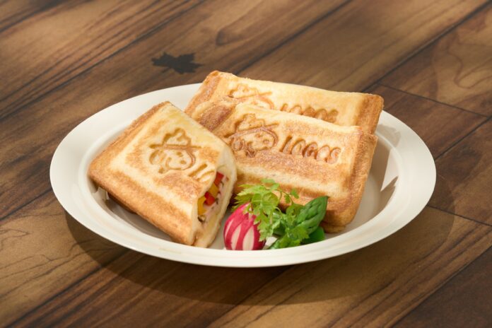 SNOOPYの刻印入り！食パン1枚で作れるハーフサイズのホットサンドメーカー「SNOOPY ホットサンドパン（ハーフ）」新発売！のメイン画像
