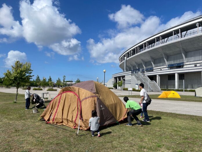 【国際自然環境アウトドアの専門学校】新潟県スポーツ公園で２年連続となる「都市公園でテント宿泊するキャンプ」を開催キャンプデビューのハードルを下げ、公園が自然と触れ合う入り口にのメイン画像