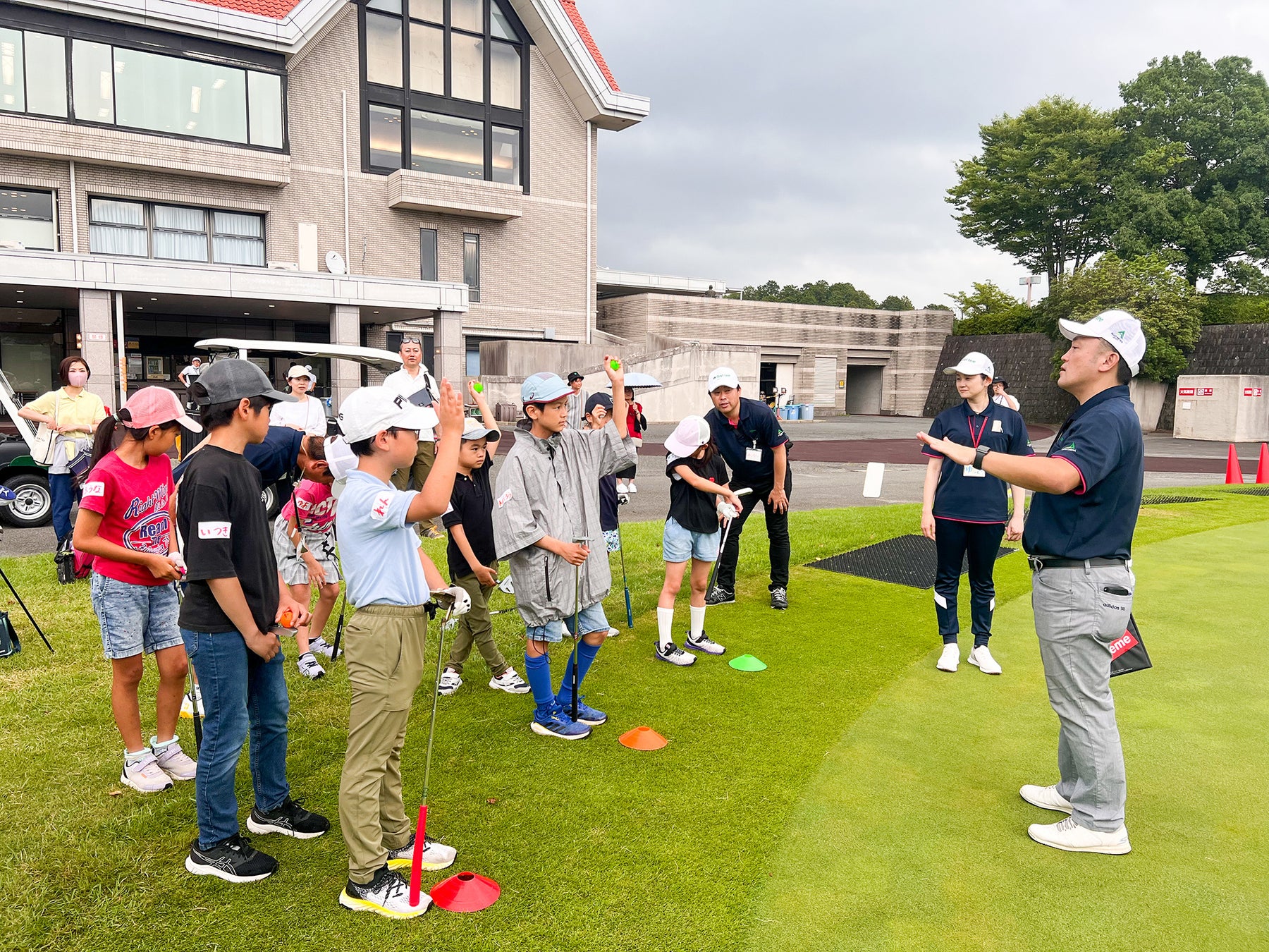 運営ゴルフ場で小学生対象『ファースト・ティ』イベントを開催のサブ画像3_練習場やコース内でアクティビティを実施