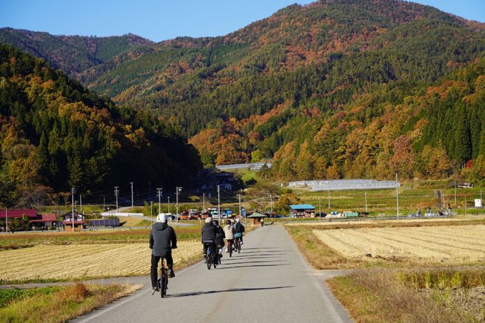 【岐阜県高山市】秋空の下で文化財を巡るサイクリング～日本遺産サイクルラリー開催中～のメイン画像