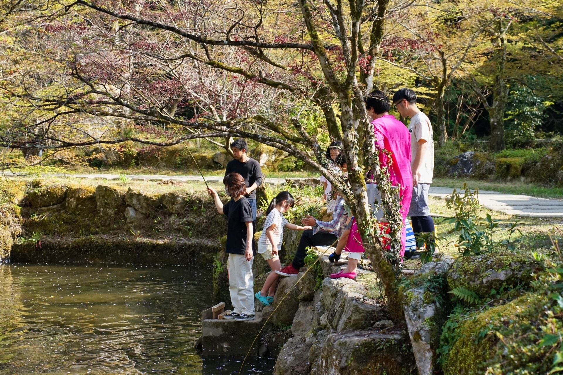 秋冬グランピングの大人気アクティビティが再登場！愛知県岡崎市の大自然の中で楽しむニジマス釣り体験！のサブ画像3