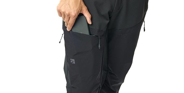 冬の登山をこの1着で楽しめる。「ウィンタートレッキングパンツ」が新発売｜finetrack（ファイントラック）のサブ画像9_小物の収納に便利な２つの大腿部ポケット