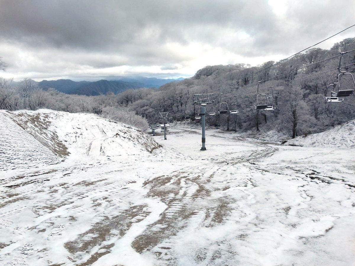 グランスノー奥伊吹「初冠雪」！！標高１０００m以上のスキー場のゲレンデが「雪化粧」！！スキー場は１２月１６日（土）オープン予定！！のサブ画像4