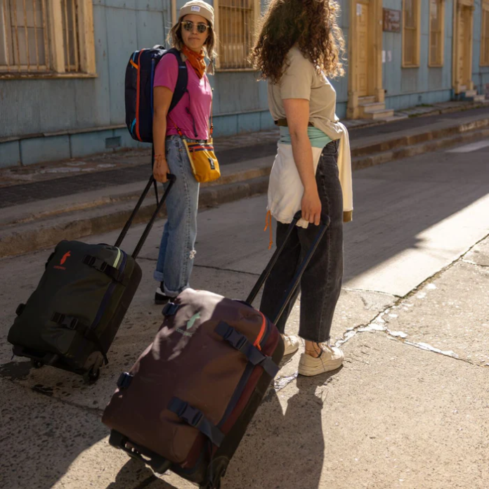 アメリカのアウトドアギアブランド・Cotopaxi®(コトパクシ)より、快適な旅をサポートするローラーバッグが登場。のメイン画像