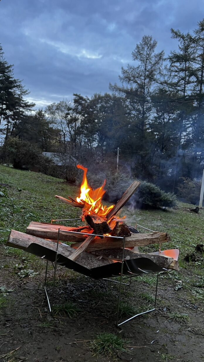 ご飯を炊いて、鍋、お湯まで同時に調理できる焚き火台がわずか920ｇ（発売7日限定POINT15倍）のメイン画像