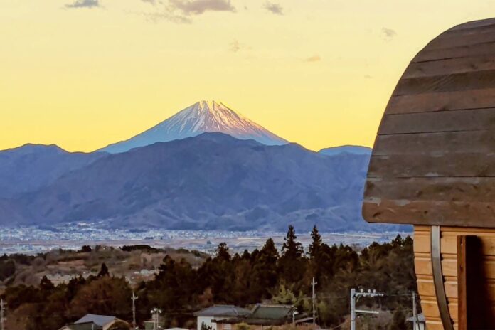 【2024年3月新登場・絶景プライベートサウナ】～サウナー必見！甲府盆地と富士山を一望。南アルプスの雄大な自然にととのう。～「おそとのてらす　南アルプス」のメイン画像