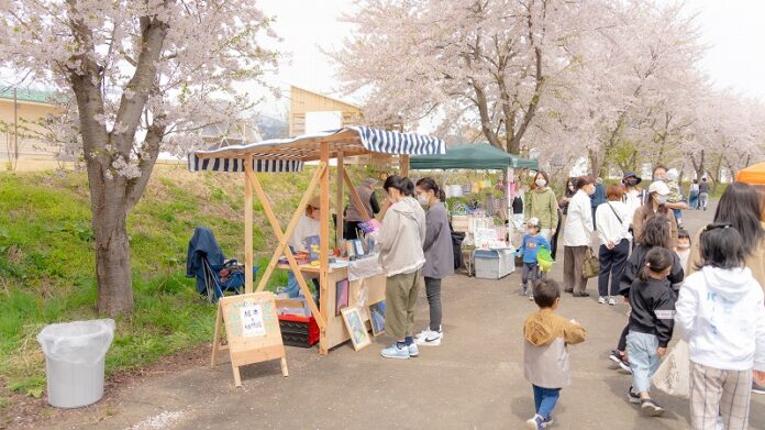 春の恒例イベント！4月20日、花咲く春の地域合同マルシェ『さくまる』が村山市の体験型グランピング施設yamagata glamにて開催！のメイン画像