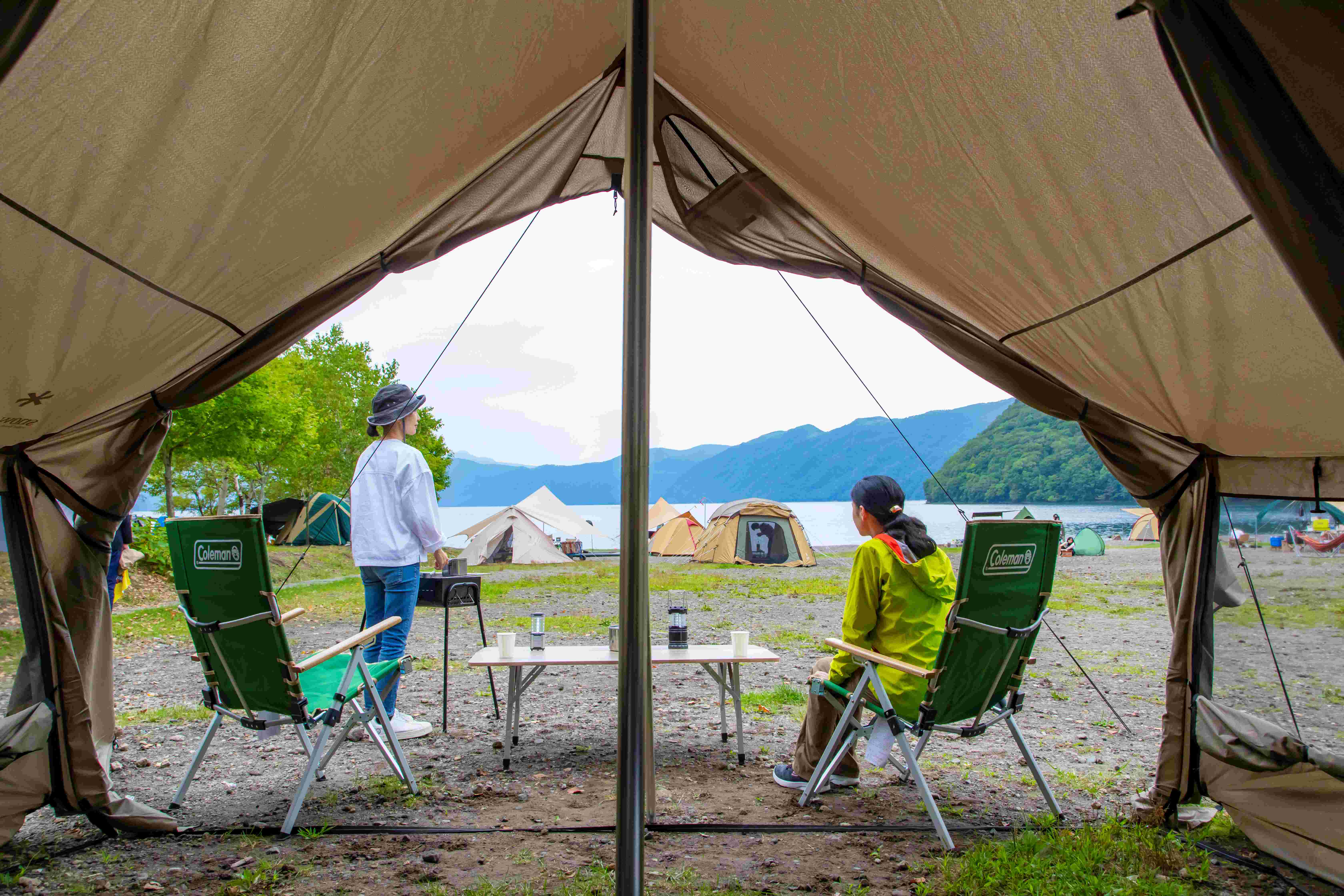 北海道ならではの絶景ロケーション　支笏湖のほとりのモラップキャンプ場は４月２６日（金）にオープン　５月１１日（土）にはユニバーサルサイト（オートサイト）も新設オープンしてより快適にのサブ画像4_休日は賑わいを見せる人気のキャンプ場