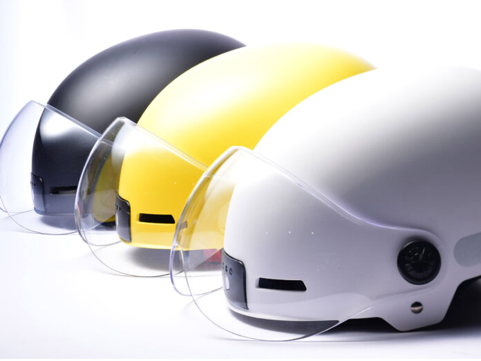 【新発売　もう他のヘルメットは使えない　smart helmet】安全のためだけじゃない！動画撮影・ヘッドライト・スマホ連携など多機能搭載スマートヘルメットで、新しいアクティビティ体験を！のメイン画像