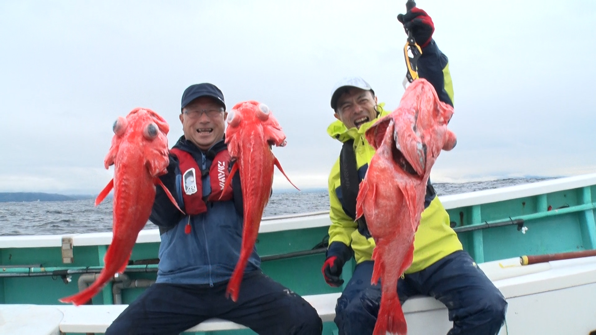 【THEフィッシング】狙うは水深1000m!深海に潜む高級魚ベニアコウのサブ画像3_左から田渕雅生、石塚広行　©テレビ大阪