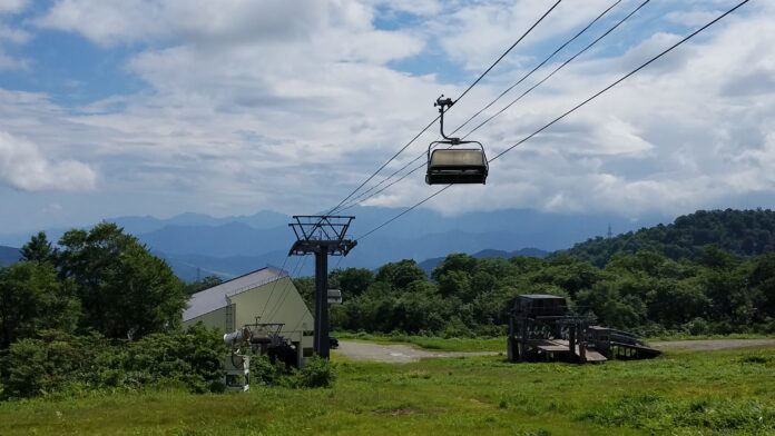 【かぐらスキー場】リフトでらくらく苗場山！「かぐら第1高速リフト」の上り乗車を土休日に運行【期間】2024年7月13日(土)～10月20日(日)の土・休日のメイン画像