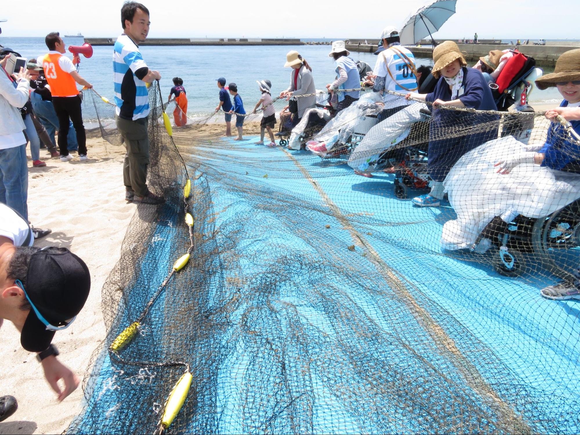 ネスレ×KOBELCO×須磨UBP 共同アクション『One Action Beach Clean 2024 ×ユニバーサル地引網』のサブ画像5