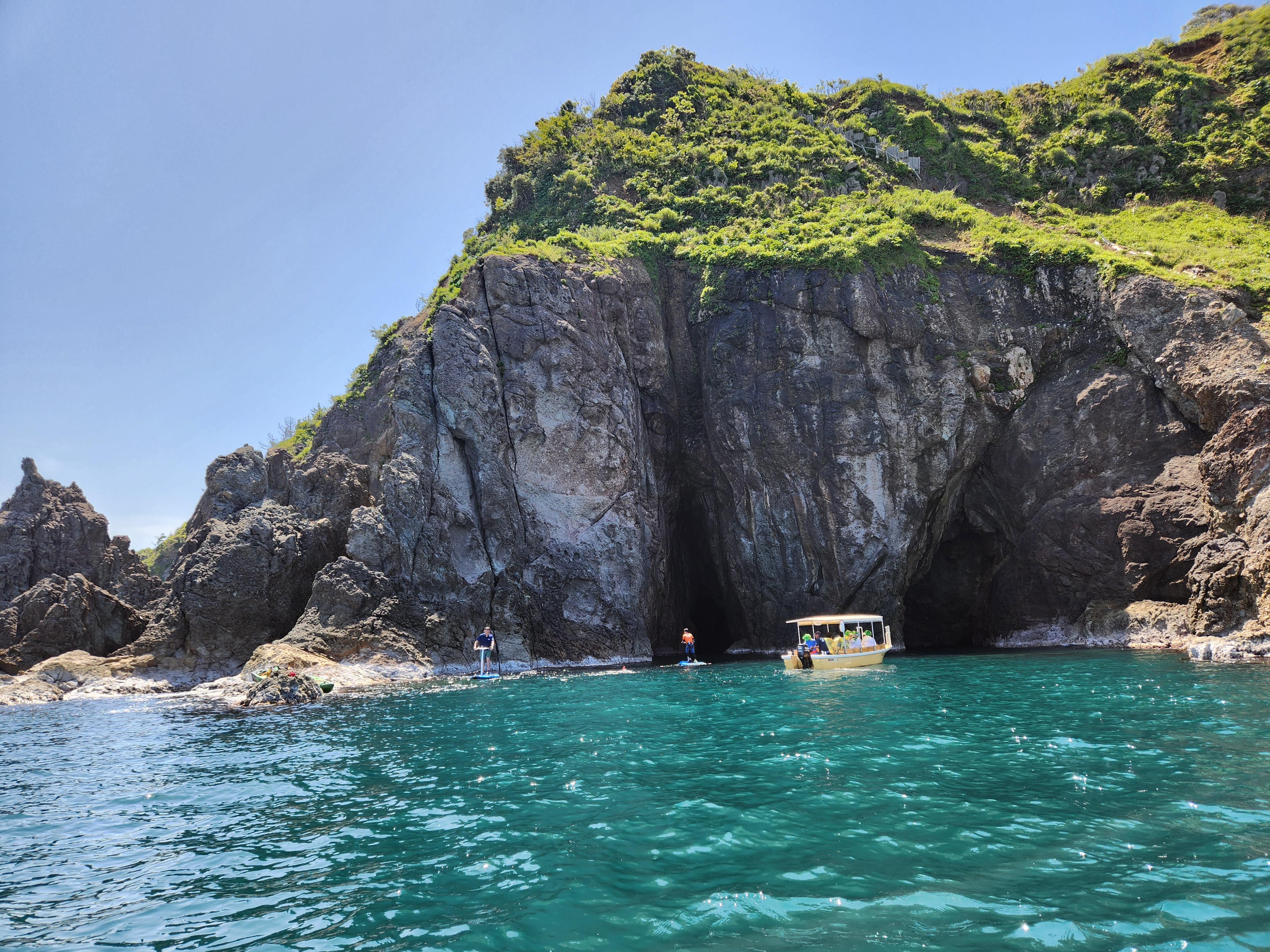 透き通る浦富海岸に浮かぶ神秘的な「龍神洞」に潜入できる！ 「とっとリュウ県」プレゼンツ “辰年限定開運クルーズ” 5月17日（金）より運行開始！ 「龍神洞遊覧クルーズ」のサブ画像6