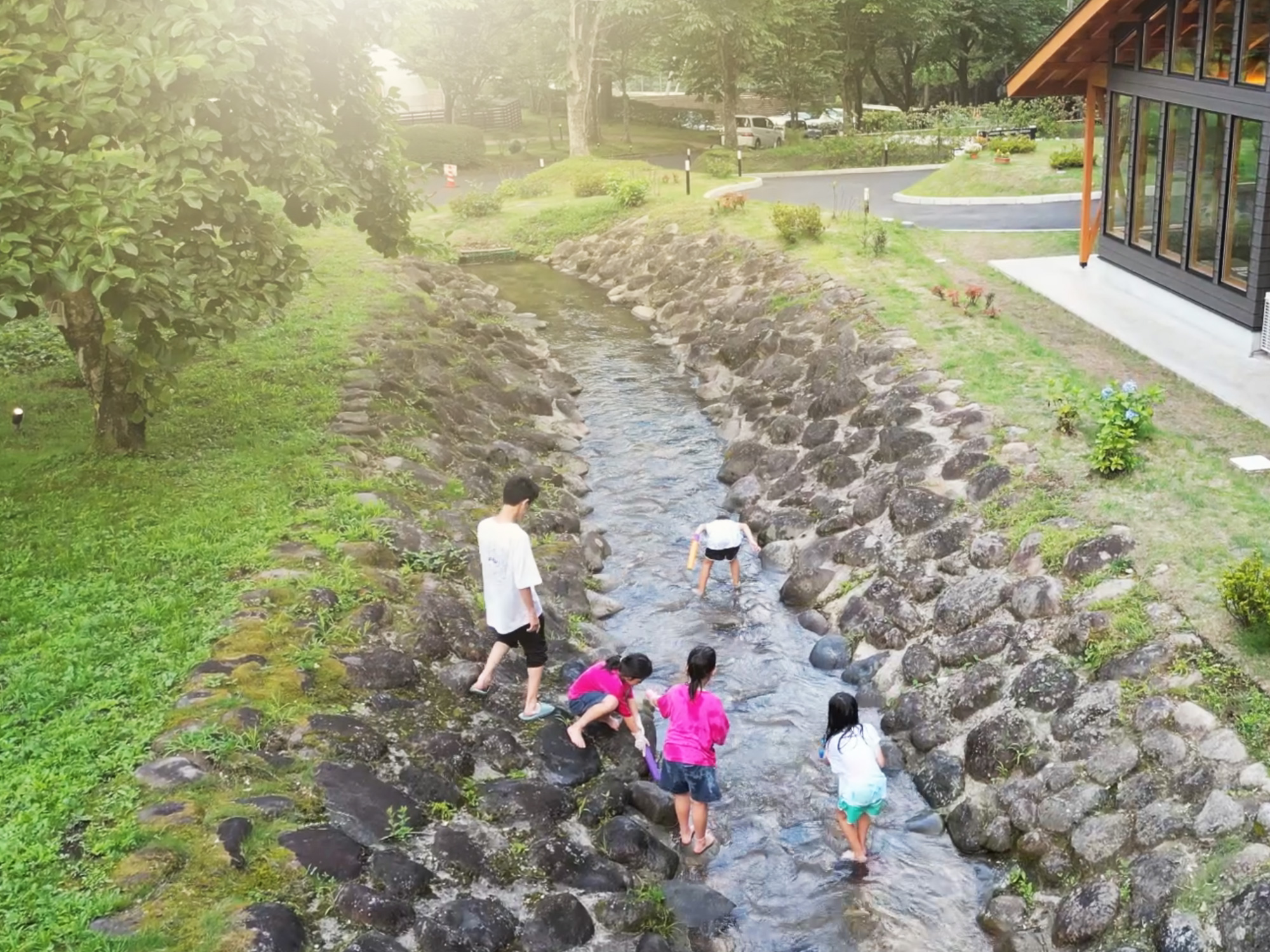 栃木のグランピングリゾート ブリリアントヴィレッジ日光　夏の大自然を満喫できる「サマーフェスティバル2024」7/1より開催のサブ画像6_清流での川遊び