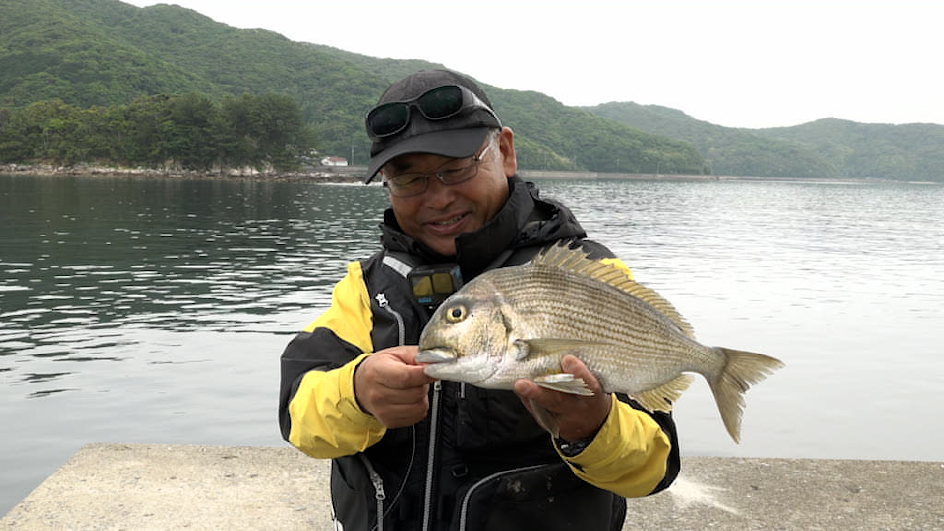 【THEフィッシング】波止からイシダイ！？人気急上昇！かぶせ釣り in 五島列島／6月8日放送のサブ画像15_ヘダイ　©テレビ大阪